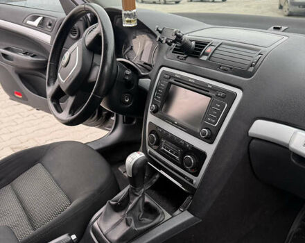 Черный Шкода Октавия Скаут, объемом двигателя 1.97 л и пробегом 210 тыс. км за 10800 $, фото 43 на Automoto.ua