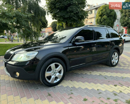 Черный Шкода Октавия Скаут, объемом двигателя 2 л и пробегом 305 тыс. км за 10999 $, фото 1 на Automoto.ua