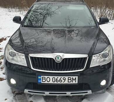 Черный Шкода Октавия Скаут, объемом двигателя 2 л и пробегом 268 тыс. км за 11000 $, фото 9 на Automoto.ua