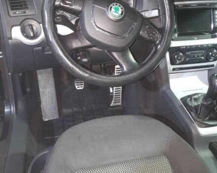 Черный Шкода Октавия Скаут, объемом двигателя 2 л и пробегом 240 тыс. км за 12000 $, фото 1 на Automoto.ua