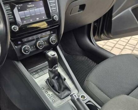 Чорний Шкода Octavia Scout, об'ємом двигуна 2 л та пробігом 295 тис. км за 14900 $, фото 33 на Automoto.ua