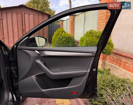 Шкода Octavia Scout 2015 у Луцьку на Automoto.ua Чорний Шкода Octavia Scout, об'ємом двигуна 2 л та пробігом 292 тис. км за 14999 $, фото 16 на Automoto.ua