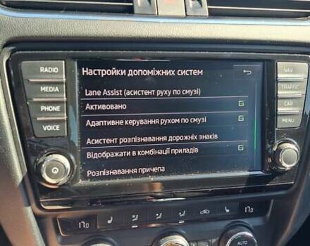 Черный Шкода Октавия Скаут, объемом двигателя 2 л и пробегом 233 тыс. км за 15900 $, фото 3 на Automoto.ua
