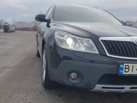 Черный Шкода Октавия Скаут, объемом двигателя 2 л и пробегом 240 тыс. км за 12000 $, фото 1 на Automoto.ua