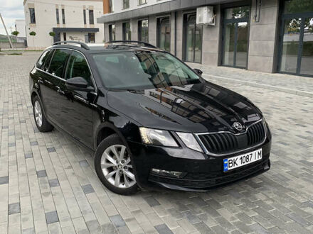 Шкода Октавия Скаут 2017 в Ровно на Automoto.ua Черный Шкода Октавия Скаут, объемом двигателя 1.6 л и пробегом 244 тыс. км за 12199 $, фото 1 на Automoto.ua