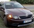 Коричневый Шкода Октавия Скаут, объемом двигателя 2 л и пробегом 257 тыс. км за 15900 $, фото 3 на Automoto.ua