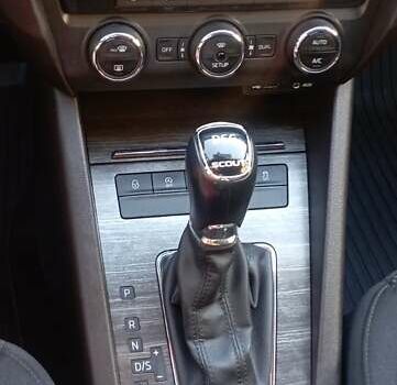 Коричневый Шкода Октавия Скаут, объемом двигателя 2 л и пробегом 257 тыс. км за 15900 $, фото 41 на Automoto.ua