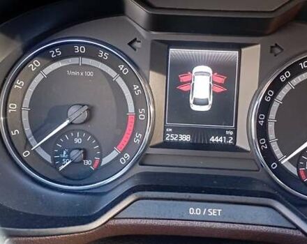 Коричневый Шкода Октавия Скаут, объемом двигателя 2 л и пробегом 257 тыс. км за 15900 $, фото 48 на Automoto.ua