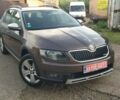 Коричневый Шкода Октавия Скаут, объемом двигателя 2 л и пробегом 327 тыс. км за 13500 $, фото 1 на Automoto.ua