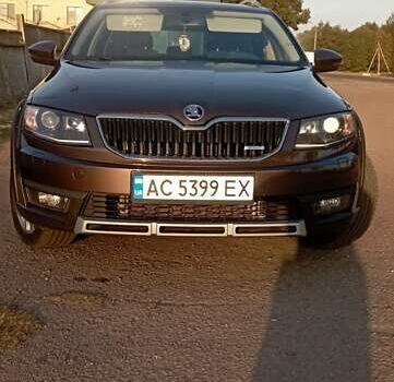 Коричневый Шкода Октавия Скаут, объемом двигателя 2 л и пробегом 257 тыс. км за 15900 $, фото 11 на Automoto.ua