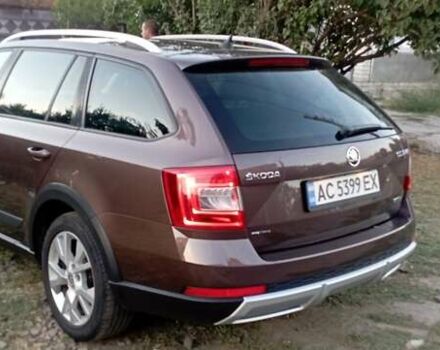 Коричневый Шкода Октавия Скаут, объемом двигателя 2 л и пробегом 257 тыс. км за 15900 $, фото 1 на Automoto.ua