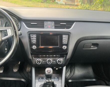 Коричневый Шкода Октавия Скаут, объемом двигателя 2 л и пробегом 327 тыс. км за 13500 $, фото 4 на Automoto.ua