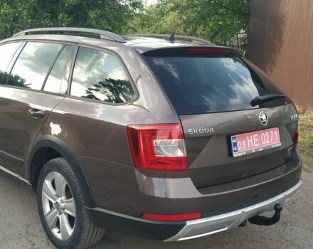 Коричневый Шкода Октавия Скаут, объемом двигателя 2 л и пробегом 327 тыс. км за 13500 $, фото 3 на Automoto.ua