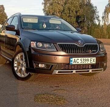 Коричневый Шкода Октавия Скаут, объемом двигателя 2 л и пробегом 257 тыс. км за 15900 $, фото 9 на Automoto.ua