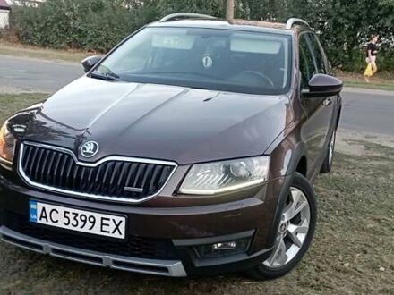 Коричневый Шкода Октавия Скаут, объемом двигателя 2 л и пробегом 257 тыс. км за 15900 $, фото 1 на Automoto.ua