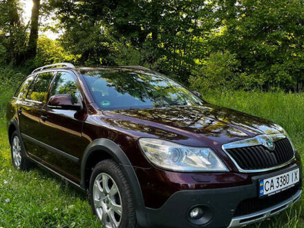 Шкода Octavia Scout 2011 у Умани на Automoto.ua Червоний Шкода Octavia Scout, об'ємом двигуна 2 л та пробігом 250 тис. км за 10500 $, фото 1 на Automoto.ua