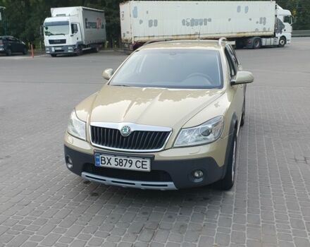 Желтый Шкода Октавия Скаут, объемом двигателя 2 л и пробегом 320 тыс. км за 10500 $, фото 7 на Automoto.ua