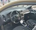 Желтый Шкода Октавия Скаут, объемом двигателя 2 л и пробегом 320 тыс. км за 10500 $, фото 5 на Automoto.ua