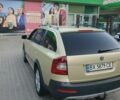 Желтый Шкода Октавия Скаут, объемом двигателя 2 л и пробегом 320 тыс. км за 10500 $, фото 6 на Automoto.ua