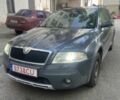 Серый Шкода Октавия Скаут, объемом двигателя 2 л и пробегом 370 тыс. км за 3161 $, фото 1 на Automoto.ua