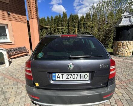 Серый Шкода Октавия Скаут, объемом двигателя 2 л и пробегом 300 тыс. км за 5200 $, фото 7 на Automoto.ua