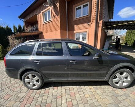 Серый Шкода Октавия Скаут, объемом двигателя 2 л и пробегом 300 тыс. км за 5200 $, фото 4 на Automoto.ua