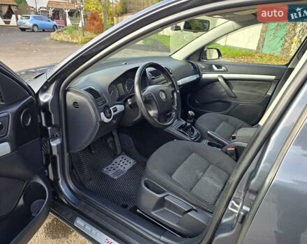 Серый Шкода Октавия Скаут, объемом двигателя 2 л и пробегом 213 тыс. км за 6200 $, фото 18 на Automoto.ua