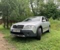 Сірий Шкода Octavia Scout, об'ємом двигуна 2 л та пробігом 470 тис. км за 8000 $, фото 1 на Automoto.ua