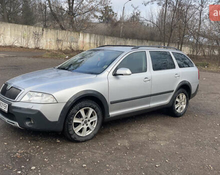 Серый Шкода Октавия Скаут, объемом двигателя 2 л и пробегом 250 тыс. км за 7500 $, фото 1 на Automoto.ua