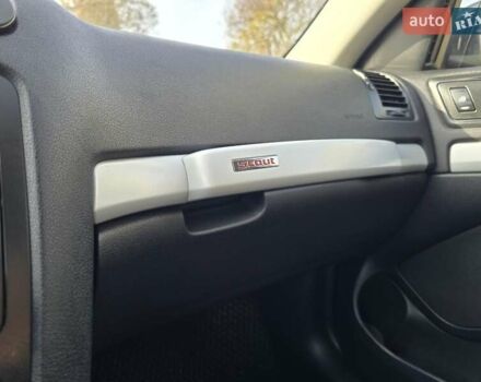 Серый Шкода Октавия Скаут, объемом двигателя 2 л и пробегом 213 тыс. км за 6200 $, фото 27 на Automoto.ua