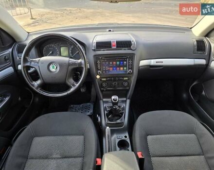 Серый Шкода Октавия Скаут, объемом двигателя 2 л и пробегом 213 тыс. км за 6200 $, фото 21 на Automoto.ua