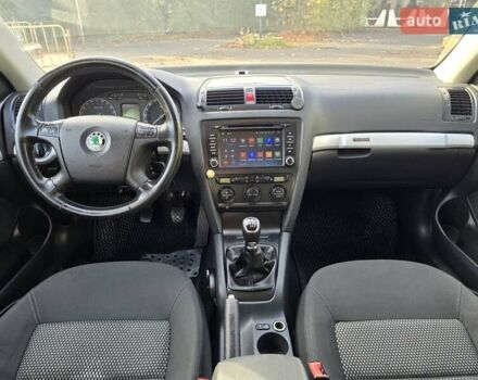 Серый Шкода Октавия Скаут, объемом двигателя 2 л и пробегом 213 тыс. км за 6200 $, фото 20 на Automoto.ua