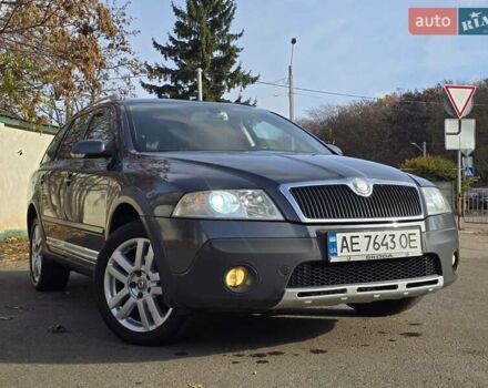 Серый Шкода Октавия Скаут, объемом двигателя 2 л и пробегом 213 тыс. км за 6200 $, фото 1 на Automoto.ua