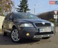 Серый Шкода Октавия Скаут, объемом двигателя 2 л и пробегом 213 тыс. км за 6200 $, фото 1 на Automoto.ua