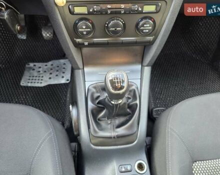 Серый Шкода Октавия Скаут, объемом двигателя 2 л и пробегом 213 тыс. км за 6200 $, фото 22 на Automoto.ua