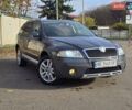 Серый Шкода Октавия Скаут, объемом двигателя 2 л и пробегом 213 тыс. км за 6200 $, фото 1 на Automoto.ua