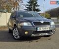 Серый Шкода Октавия Скаут, объемом двигателя 2 л и пробегом 213 тыс. км за 6200 $, фото 3 на Automoto.ua