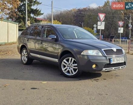 Серый Шкода Октавия Скаут, объемом двигателя 2 л и пробегом 213 тыс. км за 6200 $, фото 2 на Automoto.ua