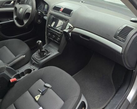 Сірий Шкода Octavia Scout, об'ємом двигуна 1.6 л та пробігом 211 тис. км за 7500 $, фото 12 на Automoto.ua