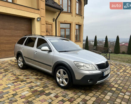 Серый Шкода Октавия Скаут, объемом двигателя 2 л и пробегом 230 тыс. км за 8990 $, фото 2 на Automoto.ua
