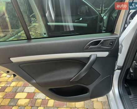 Серый Шкода Октавия Скаут, объемом двигателя 2 л и пробегом 230 тыс. км за 8990 $, фото 30 на Automoto.ua