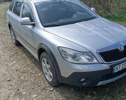 Серый Шкода Октавия Скаут, объемом двигателя 2 л и пробегом 256 тыс. км за 9000 $, фото 2 на Automoto.ua