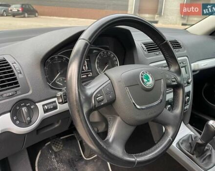 Серый Шкода Октавия Скаут, объемом двигателя 1.8 л и пробегом 214 тыс. км за 8500 $, фото 26 на Automoto.ua