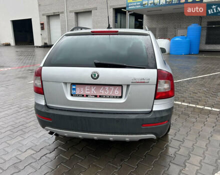 Серый Шкода Октавия Скаут, объемом двигателя 1.8 л и пробегом 247 тыс. км за 10200 $, фото 3 на Automoto.ua