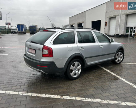Серый Шкода Октавия Скаут, объемом двигателя 1.8 л и пробегом 247 тыс. км за 10200 $, фото 2 на Automoto.ua