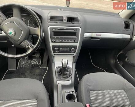 Серый Шкода Октавия Скаут, объемом двигателя 1.8 л и пробегом 214 тыс. км за 8500 $, фото 37 на Automoto.ua