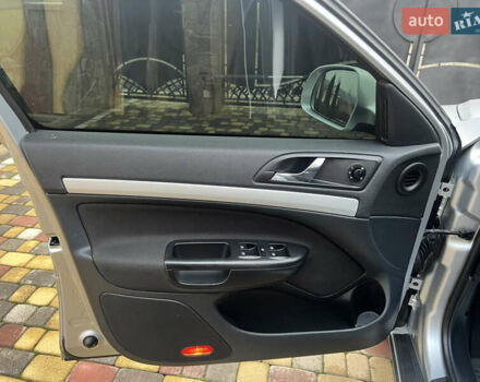 Серый Шкода Октавия Скаут, объемом двигателя 2 л и пробегом 230 тыс. км за 8990 $, фото 18 на Automoto.ua