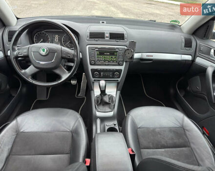 Сірий Шкода Octavia Scout, об'ємом двигуна 2 л та пробігом 282 тис. км за 10800 $, фото 17 на Automoto.ua
