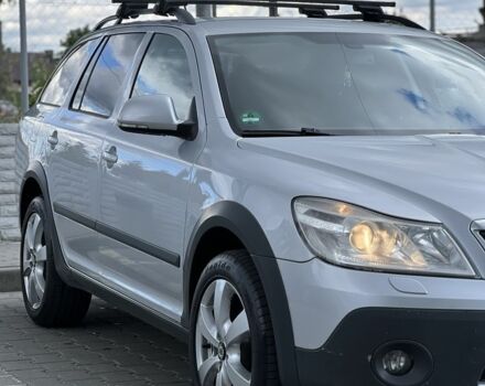 Сірий Шкода Octavia Scout, об'ємом двигуна 2 л та пробігом 220 тис. км за 12799 $, фото 2 на Automoto.ua