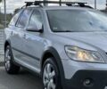 Серый Шкода Октавия Скаут, объемом двигателя 2 л и пробегом 220 тыс. км за 12799 $, фото 2 на Automoto.ua